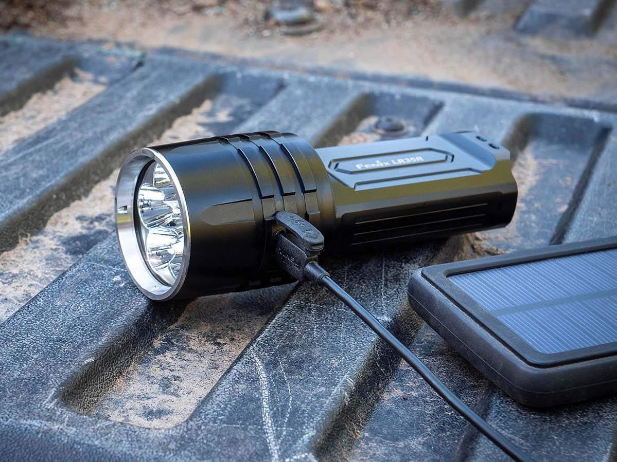 Fenix LR35R rechargeable - 10 000 lumens - pack complet Site Officiel FENIX® - Votre boutique en ligne Fenix®