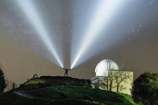 Une bataille fait rage entre deux lampes FENIX ! - Revendeur Officiel Lampes FENIX depuis 2008 | Votre Boutique en ligne FENIX®