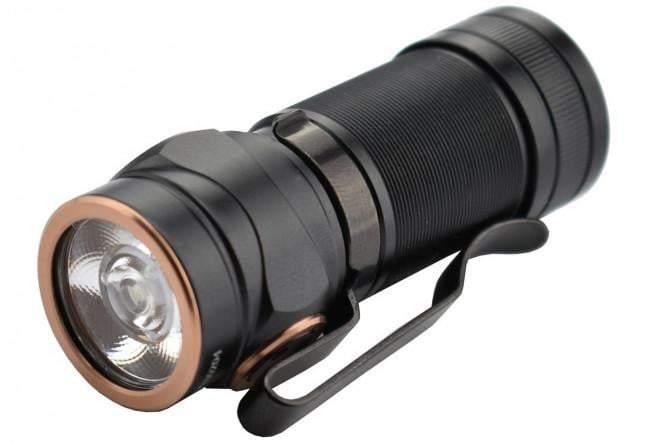 Fenix E18R - 750 lumens - rechargeable et ultra compact Site Officiel FENIX® - Votre boutique en ligne Fenix®