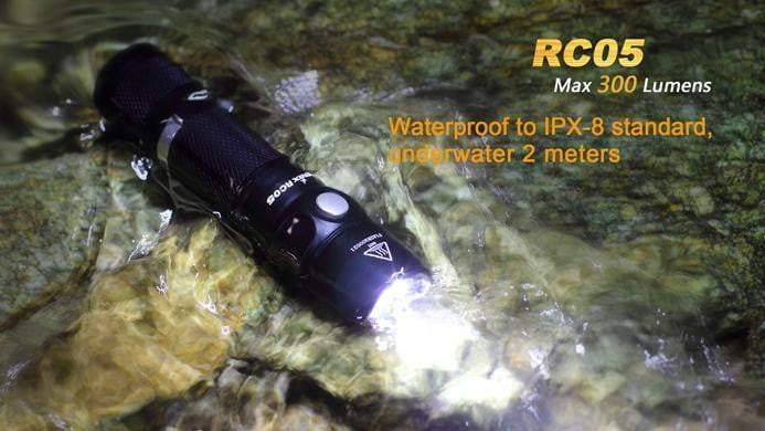 Fenix RC05 rechargeable et fixation magnétique - 300 Lumens - batterie incluse Site Officiel FENIX® - Votre boutique en ligne Fenix®