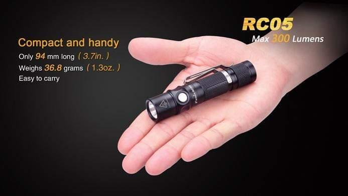 Fenix RC05 rechargeable et fixation magnétique - 300 Lumens - batterie incluse Site Officiel FENIX® - Votre boutique en ligne Fenix®